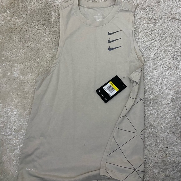 Nike Top - Picture 1 of 2